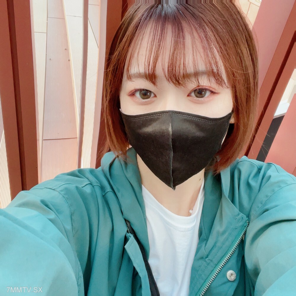 FC2-PPV-3211715 [外观] [中出] 可爱的楼主H！ ！射精臀部，敏感，振动器满