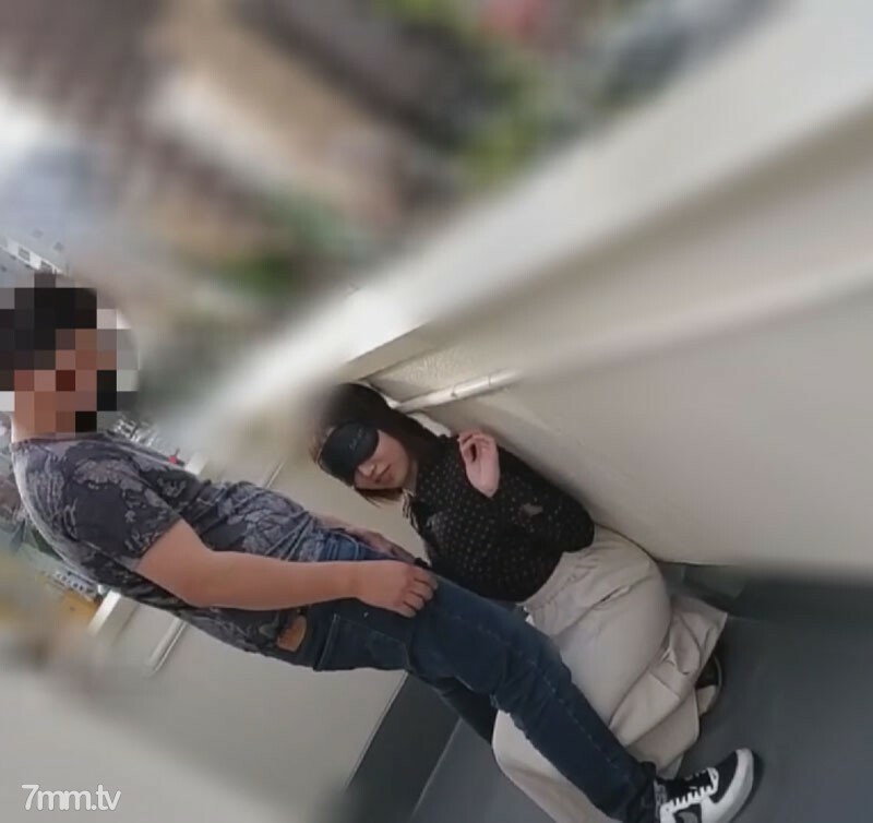 FC2-PPV-2900378 【个人】妈妈在看孩子体验幼儿园。他们被蒙上眼罩带走并在屋顶上送达，阴道射精在家里进行，直到接机。好处 9 分钟 FC2-PPV-2900378