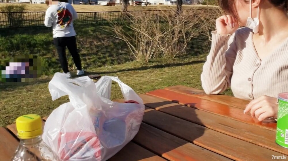 FC2-PPV-2777644 [个人] 带走与妈妈朋友优雅和谐的美丽妻子，一边为孩子学习，一边用大鸡巴，...评论特权（至4月11日）FC2-PPV-2777644