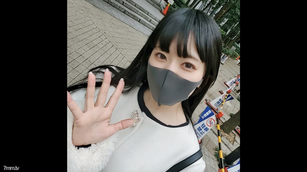 FC2-PPV-2503986 [未经审查] 一个干净利落的退学专业学生半年来第一次释放她的性欲。 ！！