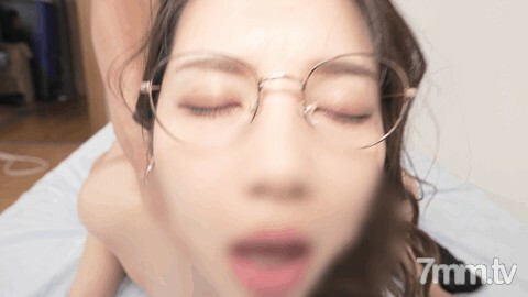 FC2-PPV-2439227 【奇葩女强人#024】亚里曼婊子海归23岁。丰满的魅力半陈连续射精与一个好色之徒，艾●涂油和白眼睛暨射击暨射击训练♡