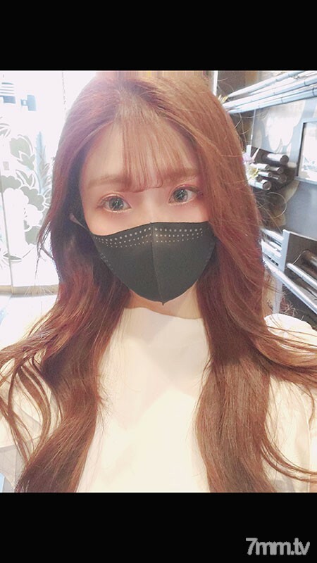 FC2-PPV-2092813 【无】白皙妖娆的苗条人妻。在公共厕所吹气，在酒店被点燃的身体中连续射精。