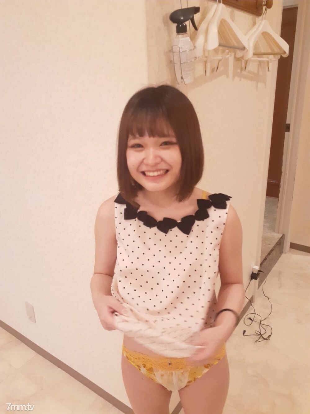 FC2-PPV-1913146 哈娜酱！一个从未做过比亲吻更多的学生处女！处女指导的姐姐与暨