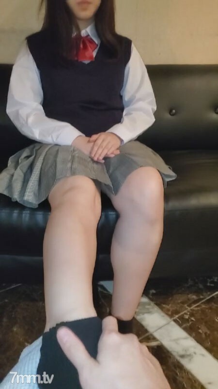 FC2-PPV-1884727 *直到30日[个人拍摄]县内综合课程②帮助填补小女孩的孤独。用未加工的阴茎喷出并结束