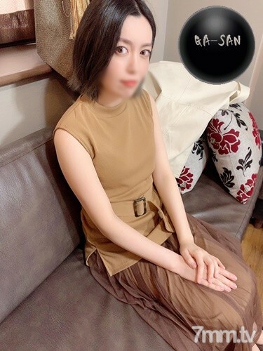 FC2-PPV-1770128 与那个女演员非常相似的接待员