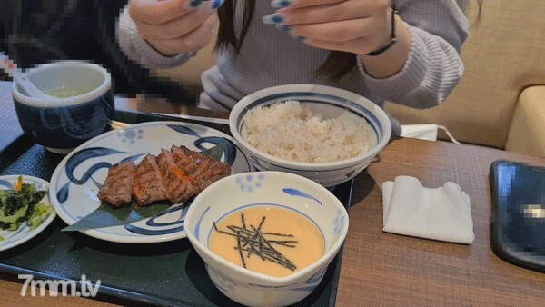 FC2-PPV-1618176 [预防脱发/奇闻趣事] 与漂亮姐姐的赛夫勒吃饭约会后在家中出