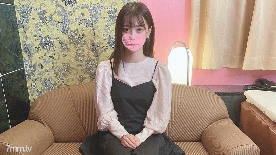 FC2-PPV-1560667 第一枪❤️ 白皙F罩杯JD ❤️ 看到眼前铺天盖地的美女，精子无限！ 【自拍】