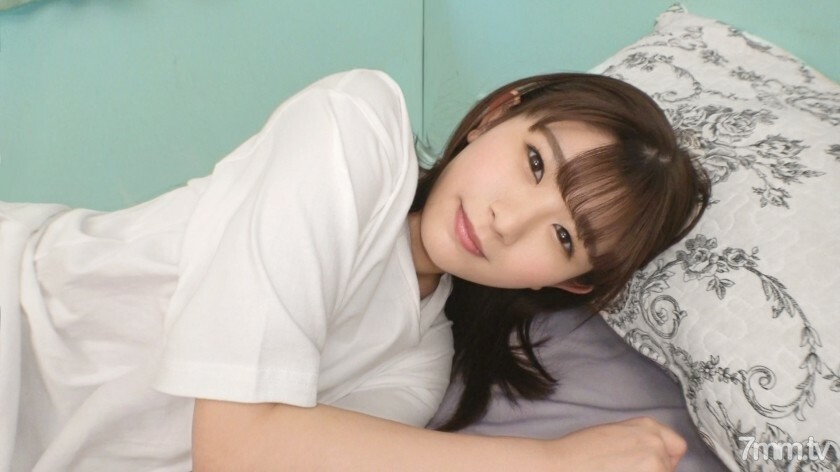 SIRO-4107 [第一枪] [偷偷溜走..] [床单上的潮渍] 19岁，耳朵通红，感觉很严重。一个带著可爱微笑说话的女孩......应用业馀，第一次 AV 拍摄 131