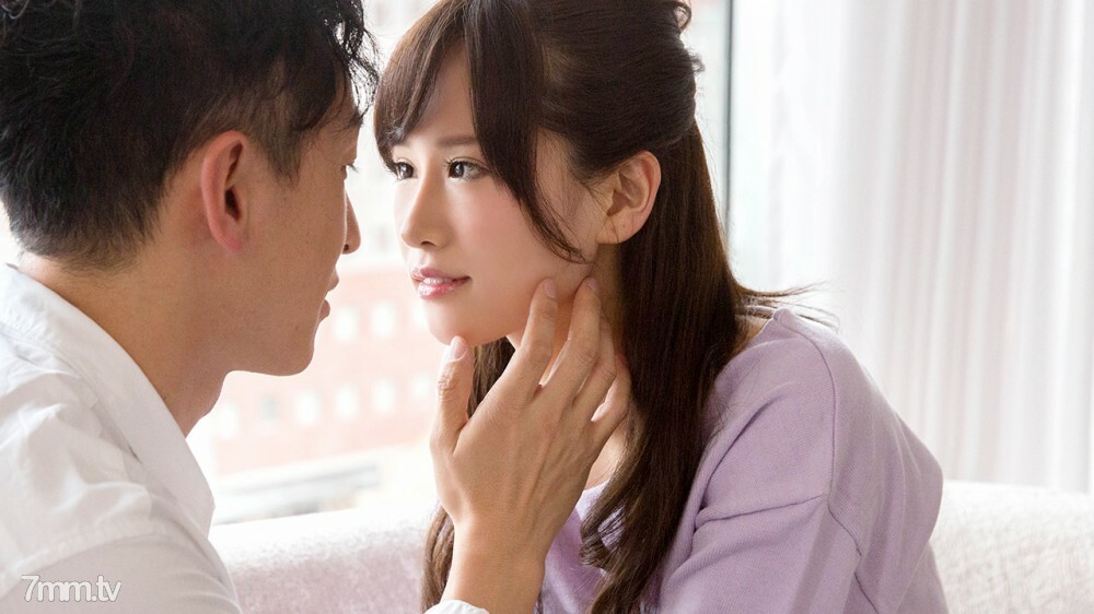 725-RENA-01 整洁、 纤细和精通地板的姐姐的臀部摆动 SEX / 丽娜