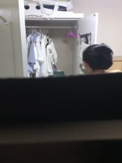 【真实偷拍】冒死偷拍隔壁小姐姐洗完澡电风扇吹逼