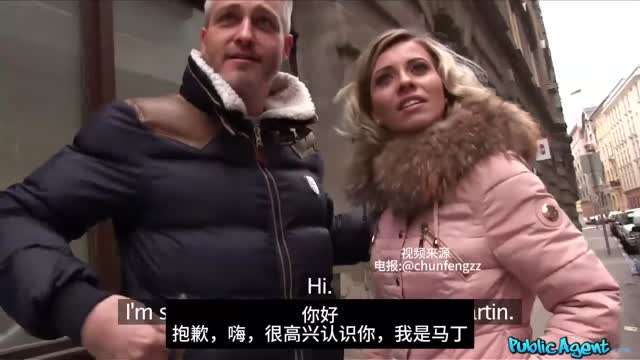 老外就是开放，夫妻正在逛街呢被男主用钱拿下美女