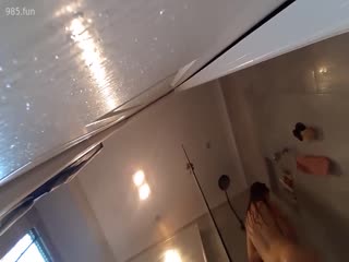 【尴尬翻车】完了被发现了学校宿舍偷拍妹子洗澡被发现捂住B往外跑偷窥女邻居洗澡自慰4部翻车偷窥精选_