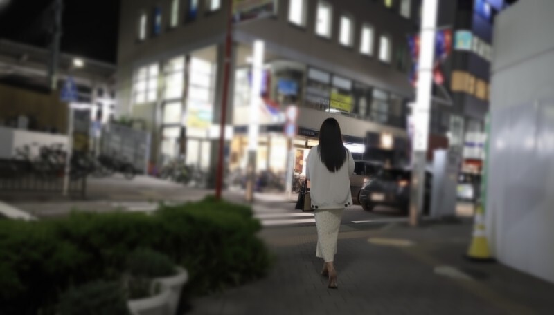 FC2-PPV-4807920 【超大规模喷射】一位极度受虐的已婚女性♡ 三个月没性生活后，她达到了极限，哀求道：“请粗暴一点…”当她的乳头被猛烈抽插时，她的精神崩溃了，在连续三次喷射后，精液喷洒在她的肚子上、嘴里和体内，最后以一次清理口交结束了这场性爱！