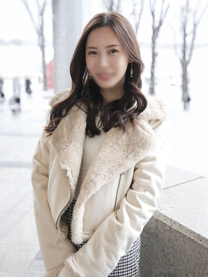 FC2-PPV-4808113 【神级剧情】一位身材高挑、容貌绝美、极度受虐的妻子，透过一款性取向匹配率高达90%的精准配对软体，与一位性欲异常旺盛的男子（并非她的丈夫）发生了关系，最终沦为荡妇并被灌精。 ★浅见，31岁★