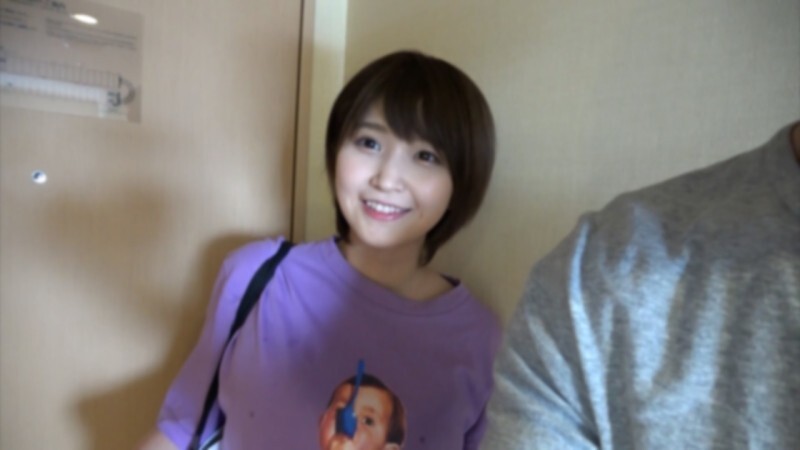 FC2-PPV-4804095 她是个可爱的女大学生，完全可以成为偶像团体的中心成员。她可爱的外表和她傲人的胸部并不相符，所以她兴奋极了，在她体内达到了高潮。