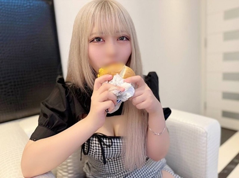 FC2-PPV-4745950 【天然H杯】拥有顶级身材的咖啡妹！丰满的美胸身材性感无比，被猛干、被鸡巴抽插的画面简直让人无法抗拒♡