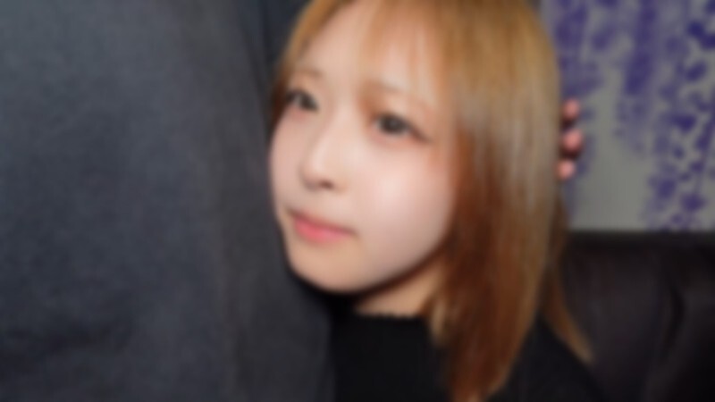 FC2-PPV-4723001 *仅限今日6折！ [纯情]“等等……啊……我要来了”直到最近，她还是个18岁的幼儿园小学生。一个完全纯真的到来者。她兴奋得呻吟抽搐。在抽搐的处女阴户上进行精液喷射