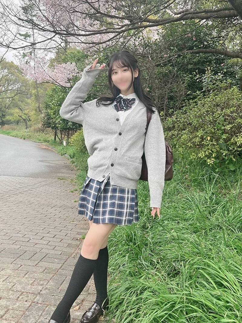 FC2-PPV-4669180 茶道部的惠美酱，18岁，皮肤白皙，身材苗条，拥有隐密巨乳的美女，在春天里兴奋不已，并与我发生性关系。 *先到先得，附赠优质赠品*