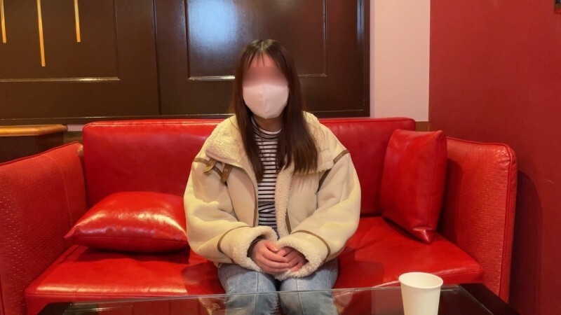 FC2-PPV-4616235 20岁、经验不多的大专学生。当他把自己的鸡巴插入一个之前从未被插入过的阴道时，她的脸因痛苦而扭曲，但他不管不顾地继续插入她，把她当作性玩具。