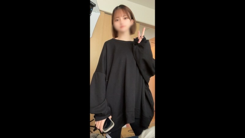 FC2-PPV-4565566 她有一个社团的男朋友，虽然是学校社团的，但她还是把一个胸太大的后辈带回家，偷偷地给男友中了内射。