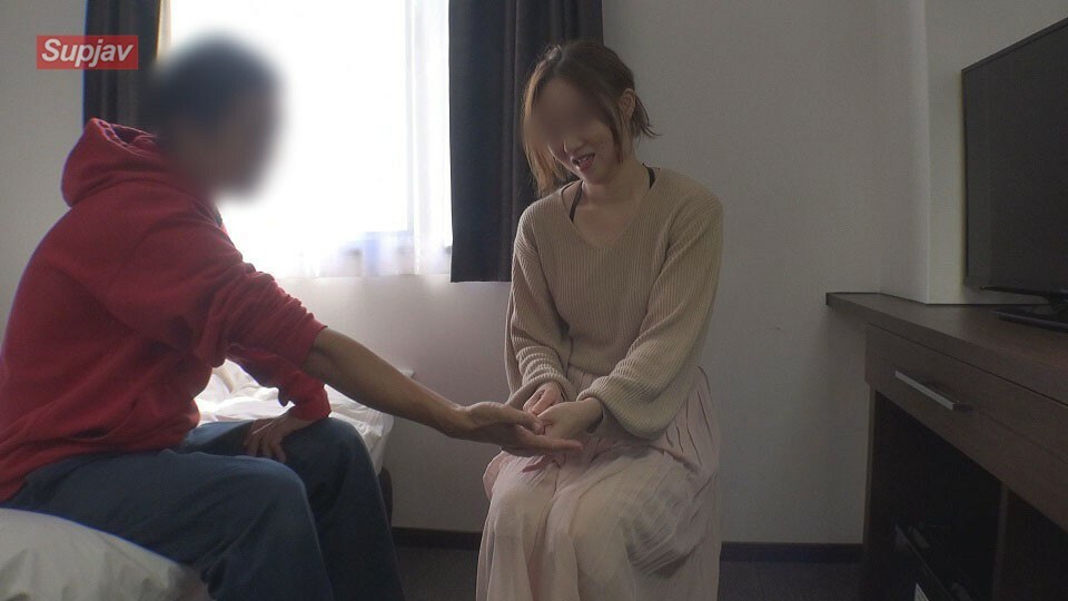 FC2-PPV-1281572 【无码×私人拍摄】椎名是外貌奇特的漂亮人妻，还有一个孩子，却有7个人来帮助她，而且还是一个喜欢束缚游戏的变态！ [＃支持]