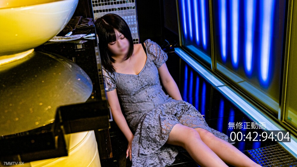 FC2-PPV-4303151 2/22 限量 500 点！我无名，今年20岁。原始银刀射喙草图。