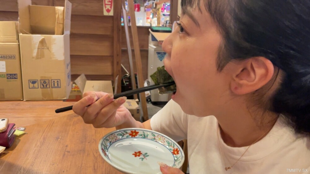 FC2-PPV-4163691 第二部 凸乳之乡的旅行，胸部和乳房之间的距离是色情的。在醉酒状态下最好的猥亵母乳性交，Irama，生射精平行射精→大量面部射精。