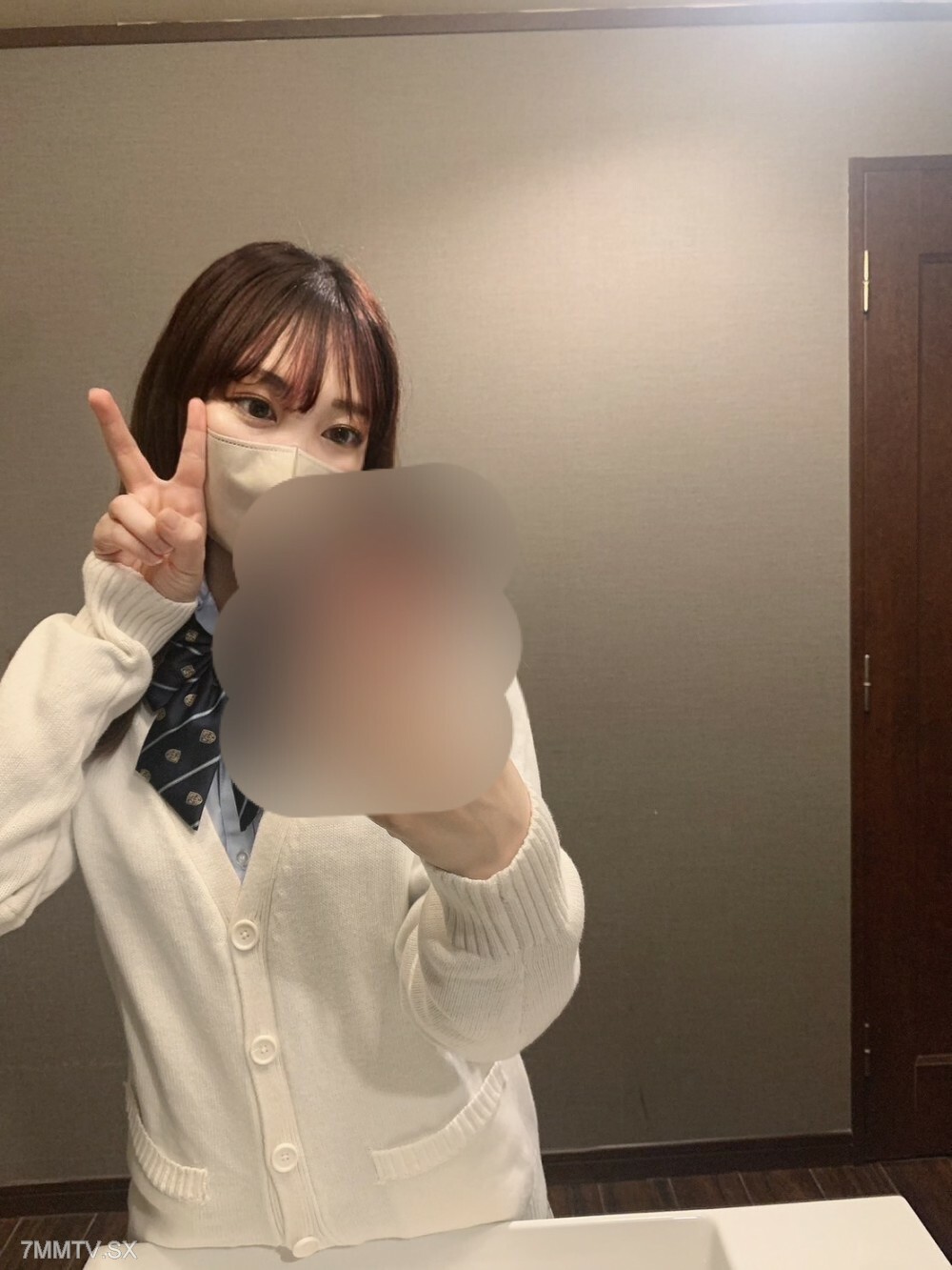 FC2-PPV-3632230 时限3天！ 【仲夏夏季特价！寒风凛冽，趁早买为好】呃……**美女初见怪事的偶像型爆款……一路开篇……